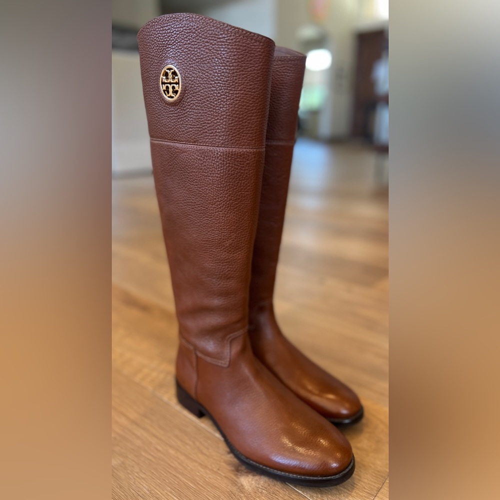 NWOT- Tory Burch Junction Boots- Brown Pebbled Leather - size 8.5M - Picture 2 of 16